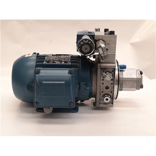 MOTOR ELÉTRICO TRIFASICO 220/380/440 1715rpm 3KW 4.48/2.59/2.24A C/ RESERVATORIO